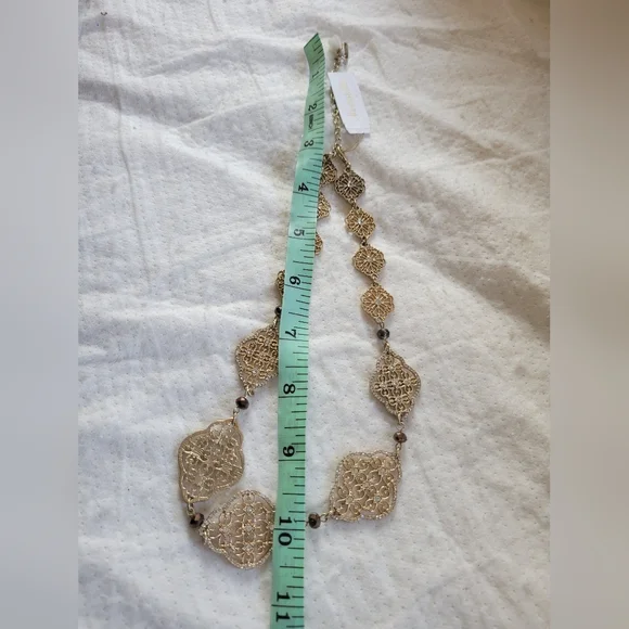 Lonna & Lilly | NWT Gold Tone Filigree Crystal Quatrefoil Necklace - Picture 9 of 9